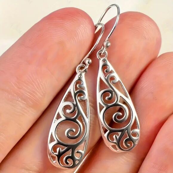 925 Silver Plated Leaf Drop Earrings Lightweight Dangle Filligree Long Teardrop - Picture 3 of 7